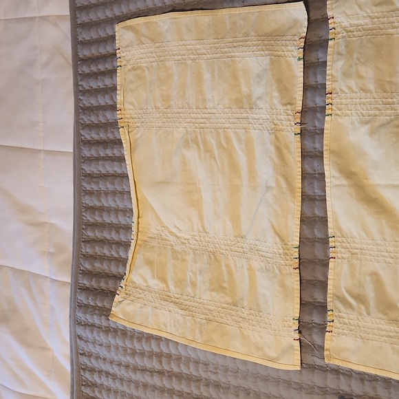 Yellow cotton vintage place mats and one napkin. - Picture 8 of 10